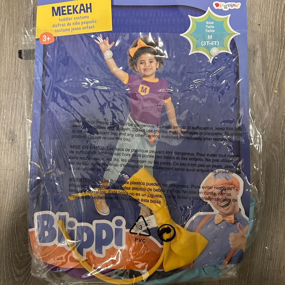 Meeka costume